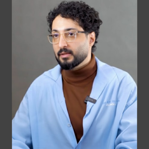 عکس هومن حیدری مربوط به ویدیویی چرا نباید توی دورۀ نویسندگی محتوا شرکت کرد.